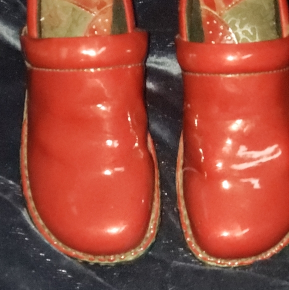 Clogs - Picture 1 of 4